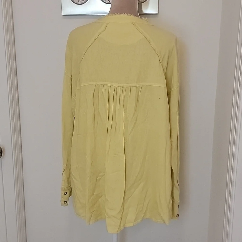 We The Free (Free People) Size XS. Linen Blend Raw Hem Button Down Shirt, NWOT